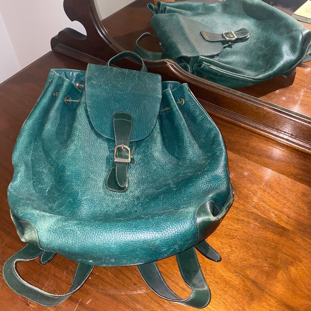 Genuine, leather backpack with adjustable straps, green
